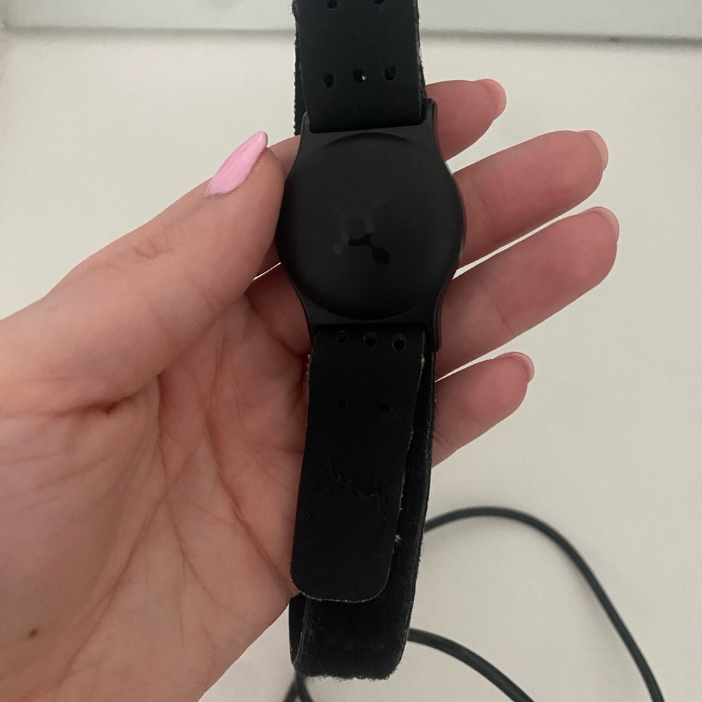 Black Minimalist Arm & Wristband with Sleek Design